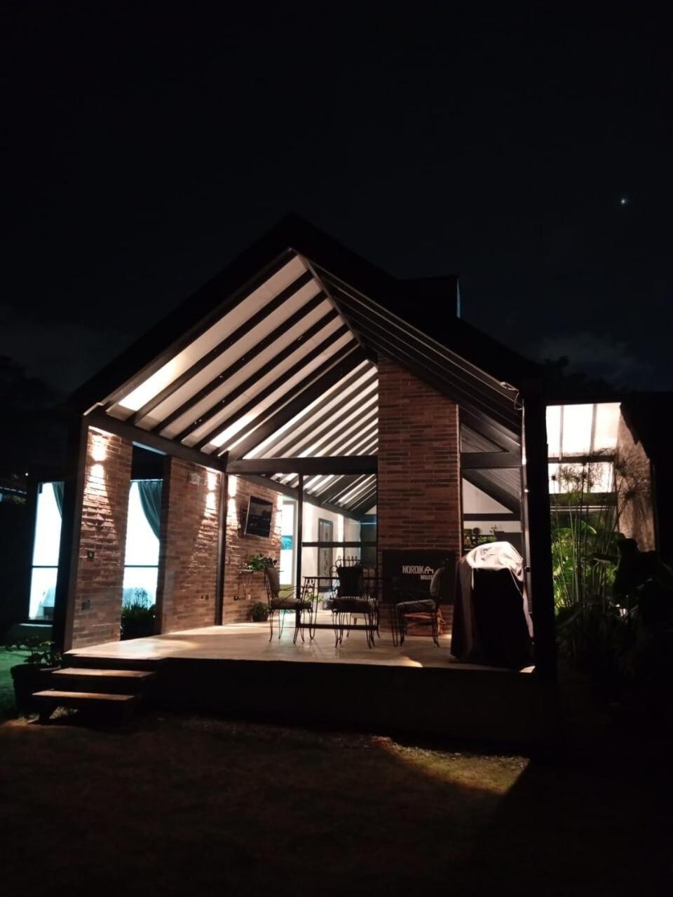 Nordika House - Ideal Fotografia Y Descanso Ferienhaus Medellín